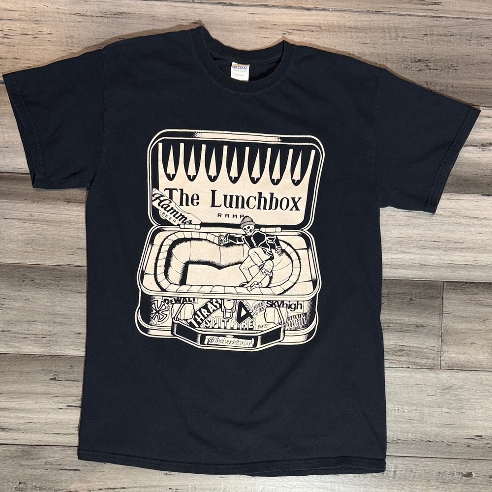 Gildan Graphic T-Shirt - black lunchbox design